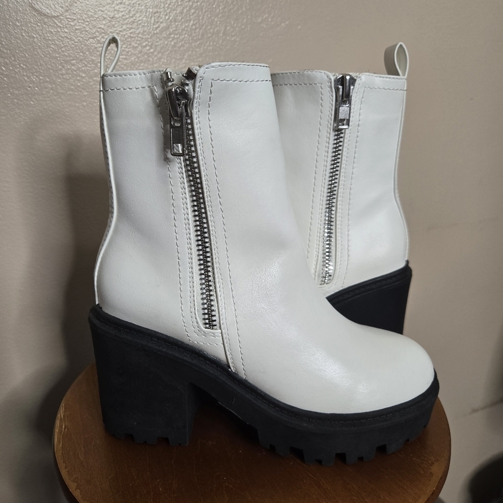 NWT Urban Outfitters White Platform Boots
